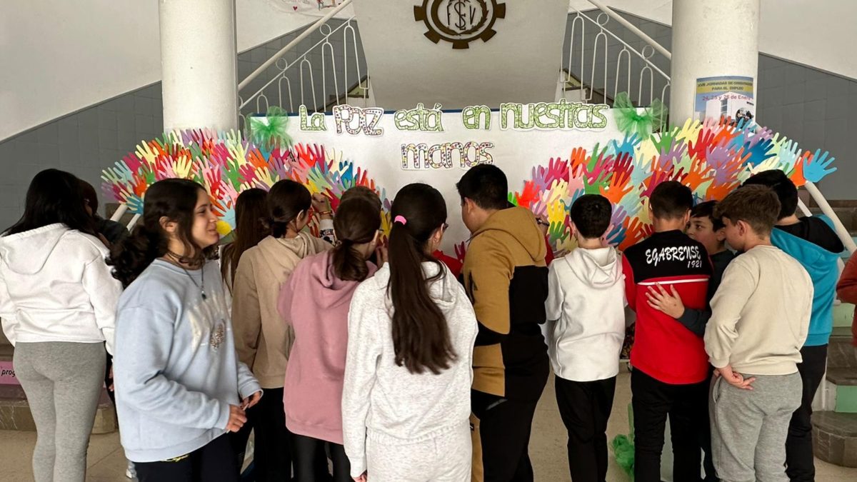 Mural realizado por el alumnado de 1º y 2º de ESO con motivo del Día de la Paz